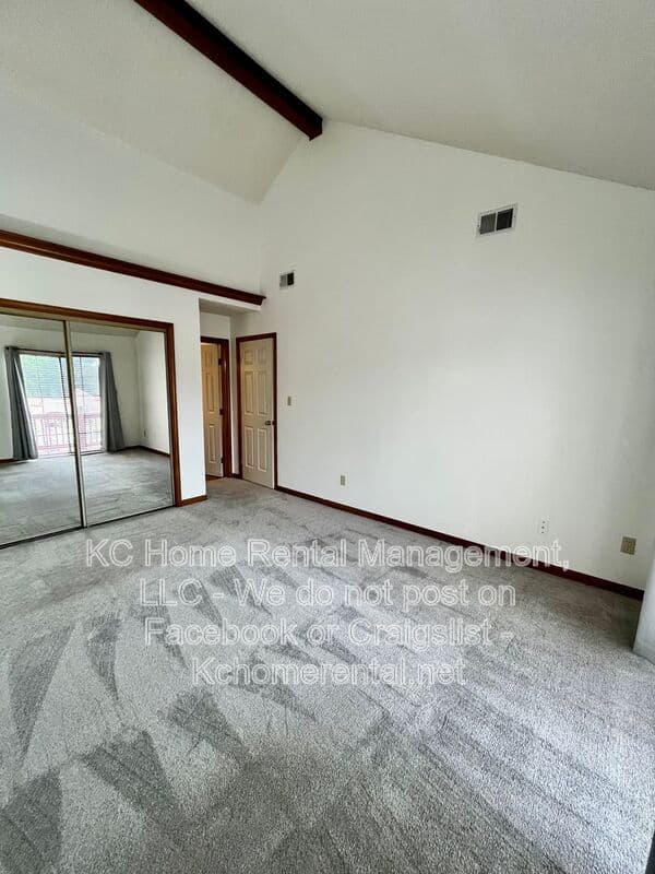 Shawnee House: 12027 W 58th Pl