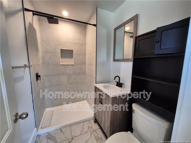 Raeford House: 113 N Wright St