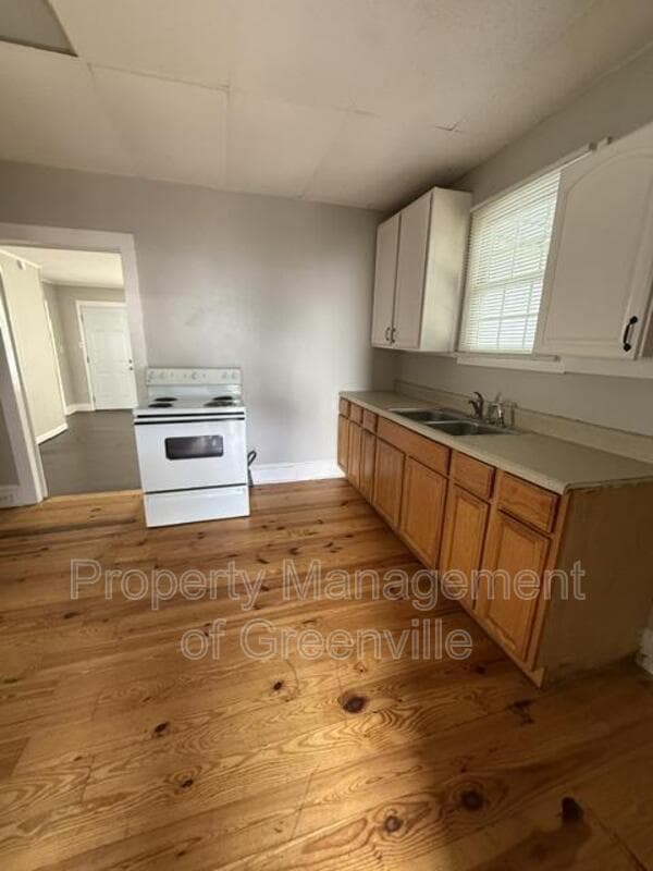 Greenville House: 33 6th Street