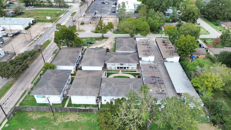 Houston Condo: 4742 Yale St.