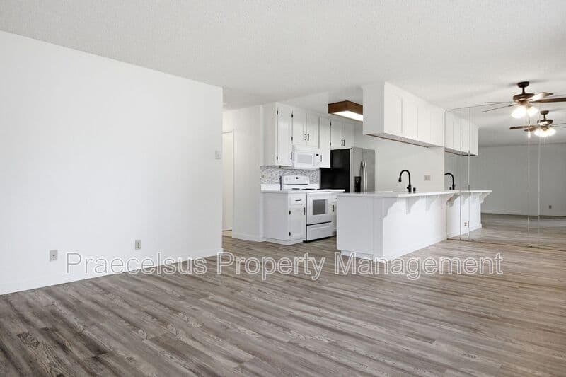 Imperial Beach House: 1292 Holly Ave