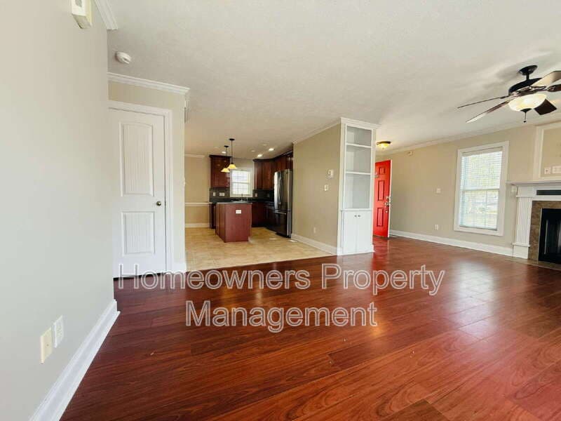 Hope Mills House: 5802 Kessinger Ct