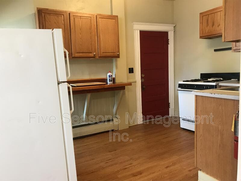 Burlington Condo: 8 Greene St - 1