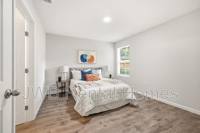 Jacksonville House: 9089 India Ave
