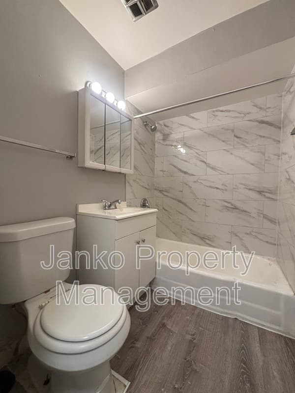 Worth Condo: 10720 S Ridgeland Ave