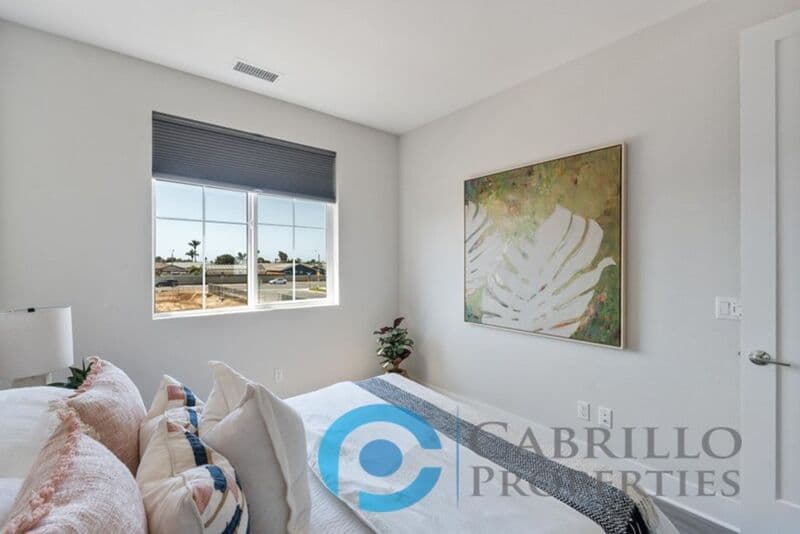 San Diego Apartment: 1695 Saturn Blvd