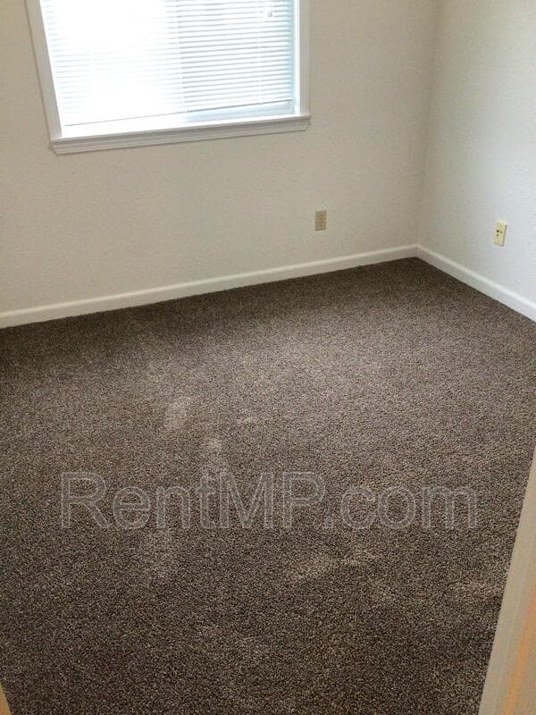 Mt Pleasant Townhome: 722 W Broomfield - Unit H01