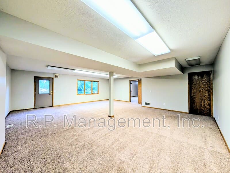 Minnetonka House: 4626 Linnea Ln