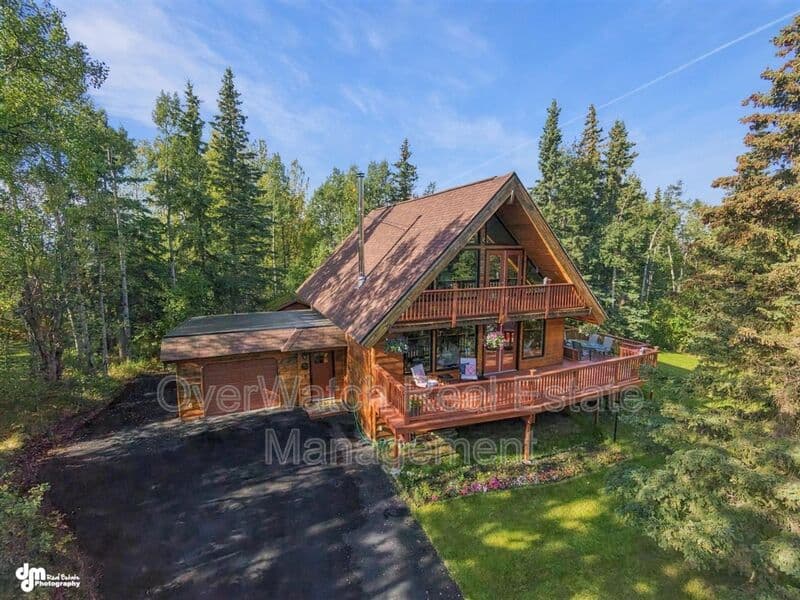 Eagle River House: 10610 High Bluff Dr