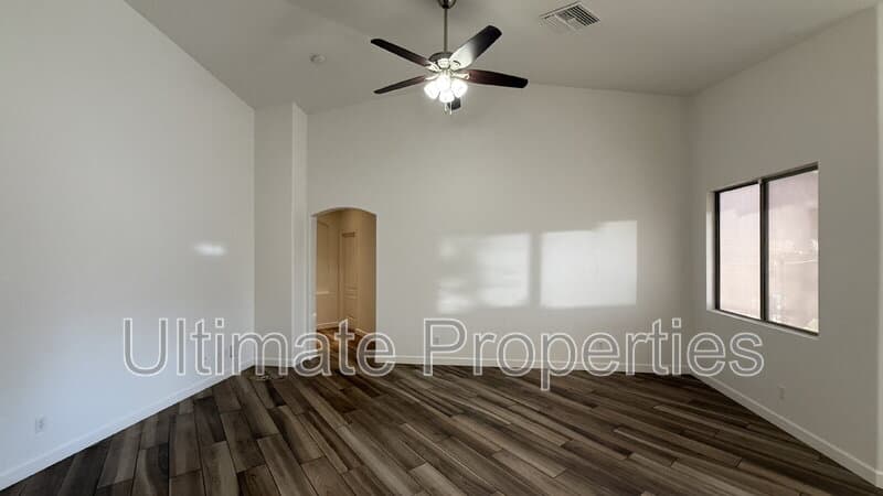 Peoria House: 9223 W Salter Dr