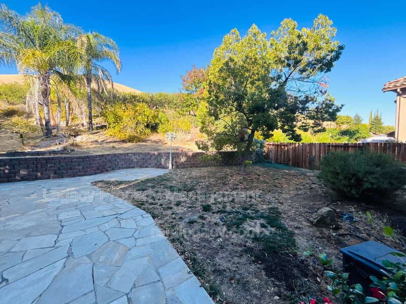 Fairfield House: 2136 Fieldcrest Ave