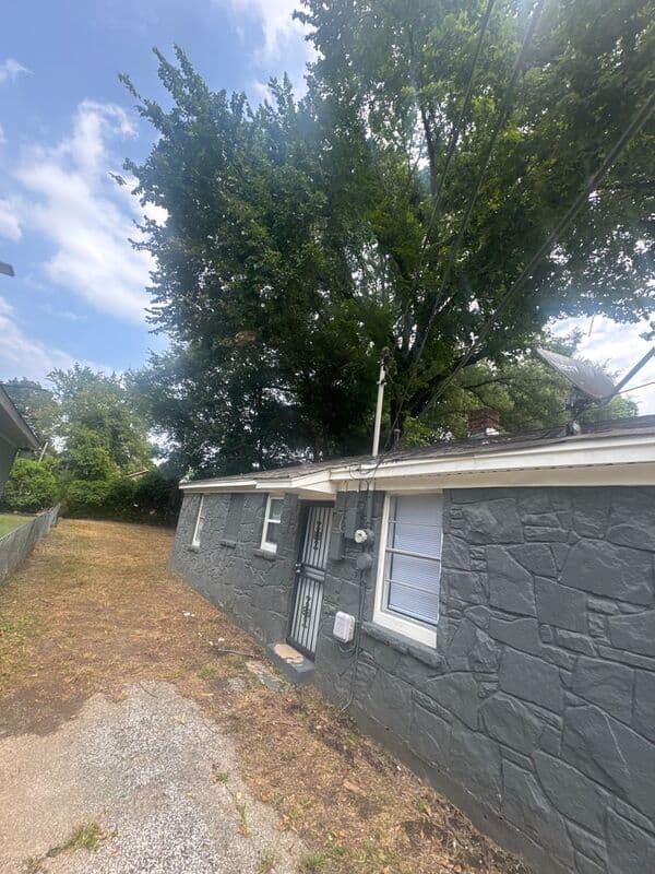 Memphis House: 2108 Curry Ave