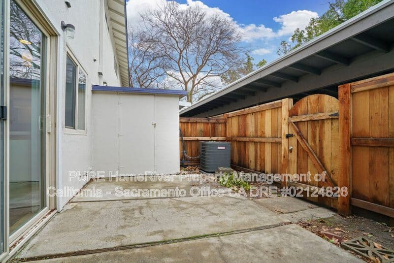 Sacramento House: 8811 Salmon Falls Dr.