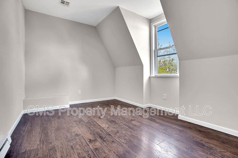 Newark Condo: 142-144 Seymour Ave
