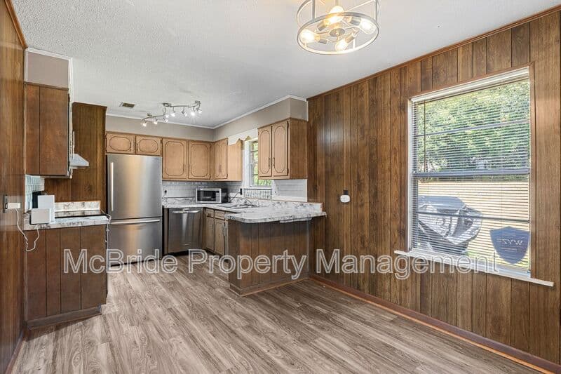 Augusta House: 3615 Goldfinch Drive