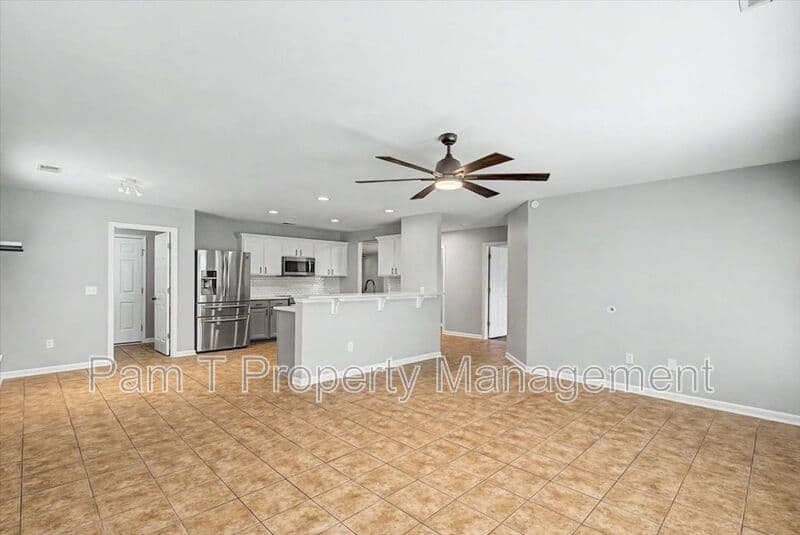 Pooler House: 4 Bainbridge Way