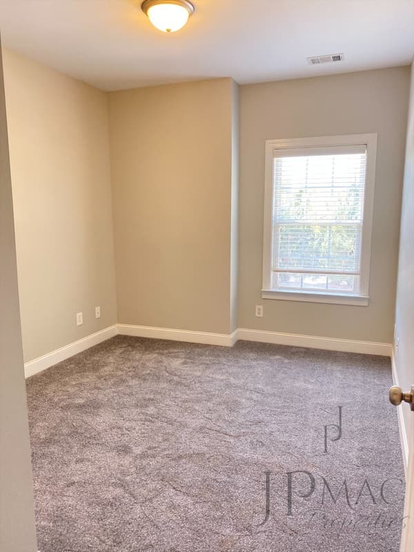 Greenville House: 364 Easterlin Way