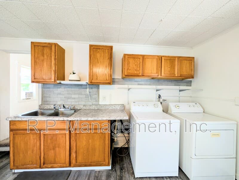 Saint Paul Condo: 421 Banfil St