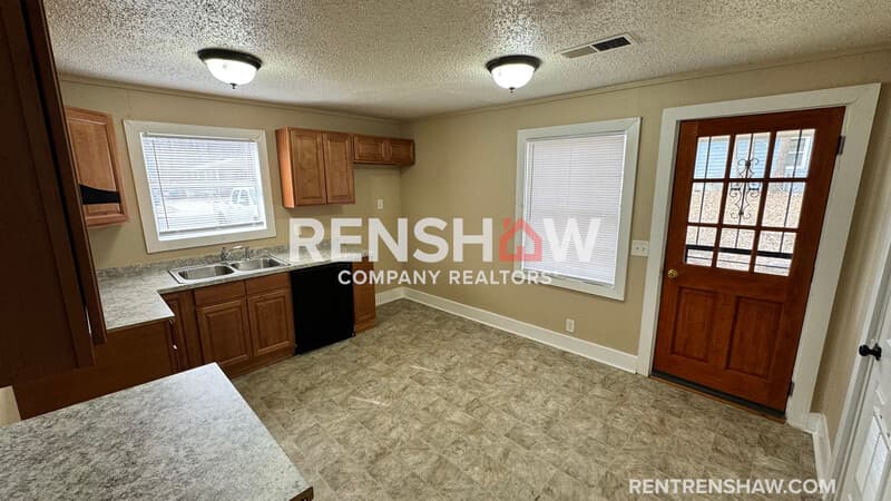 Memphis House: 822 Eyers Rd