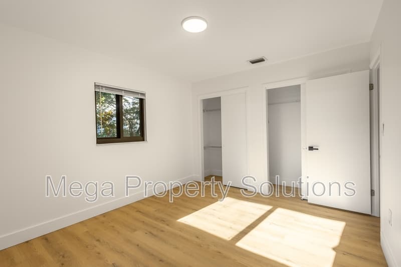 Tampa House: 307 Glen Burnie Avenue