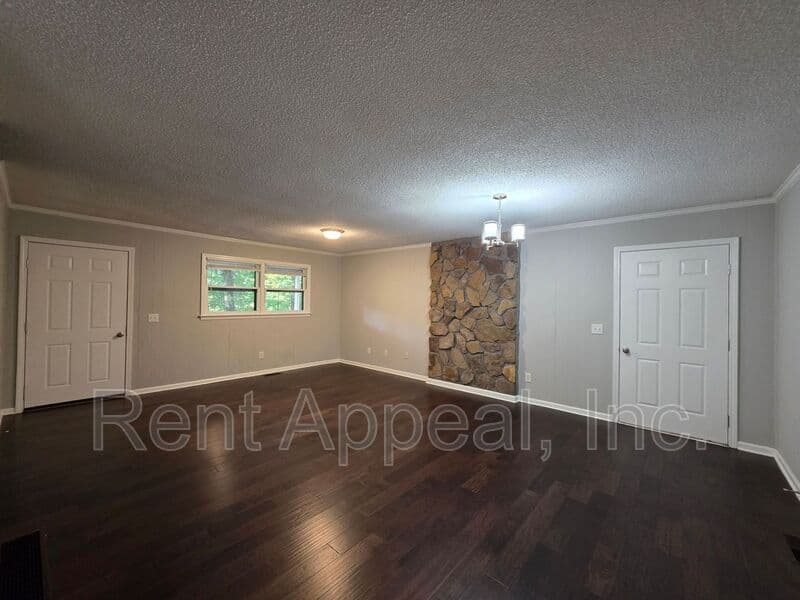Suwanee House: 3734 Smithtown Rd