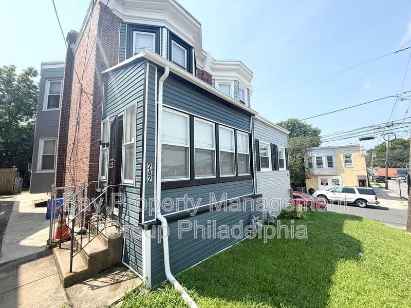 Collingdale House: 242 Pusey Ave