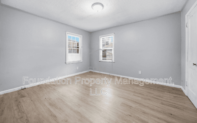 Memphis House: 2320 East Warren Street