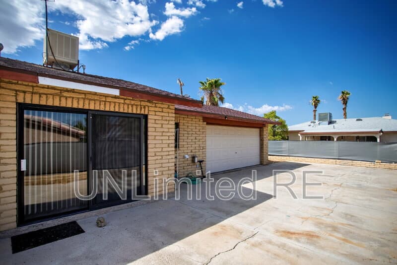 Bullhead City House: 1385 Church Dr