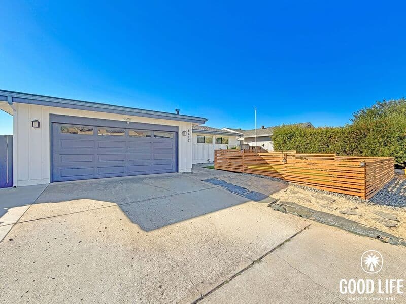 Santee House: 8617 Carlton Oaks Dr