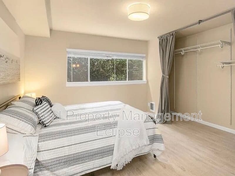 Seattle Condo: 17431 Ambaum Blvd S