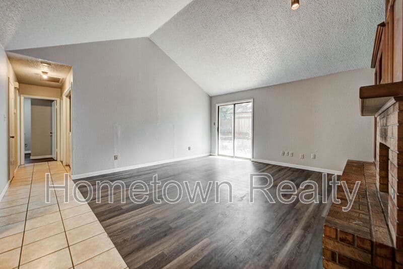 Norman Condo: 1713 Hillcrest Drive