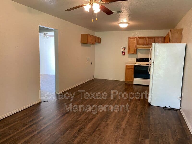 Cleburne Condo: 802 N Wilhite St