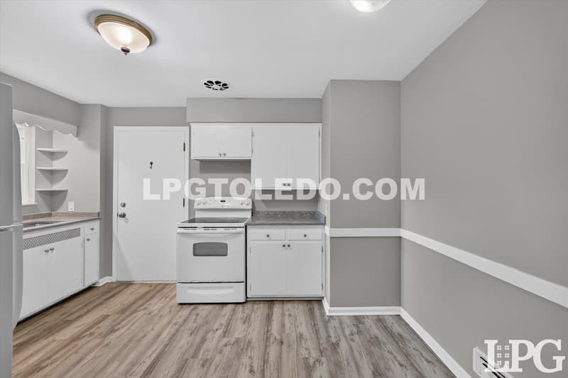 Toledo Condo: 2139 Collinway St.-1.