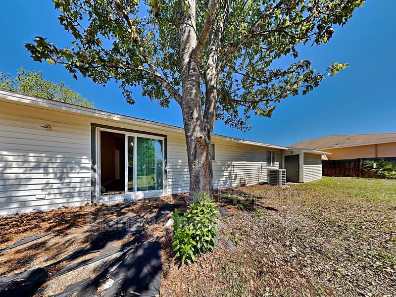 Spring Hill House: 13426 Tyringham St