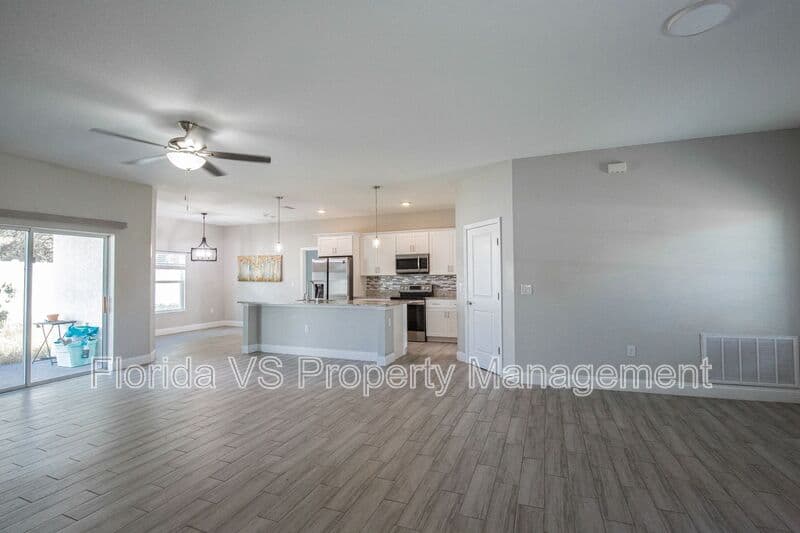 Poinciana House: 217 Fig Ct
