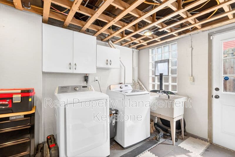 Pittsburgh House: 2835 Edwards Way