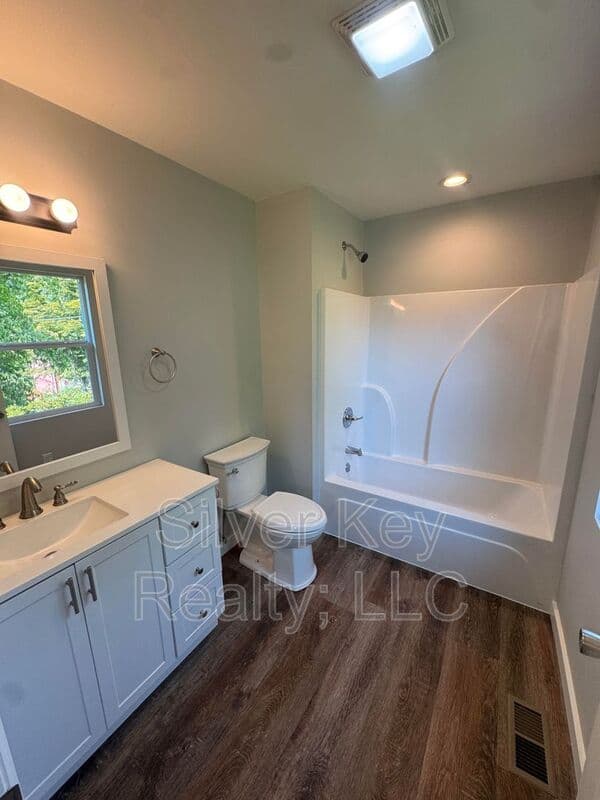 Athens House: 1603 Hutsell Drive