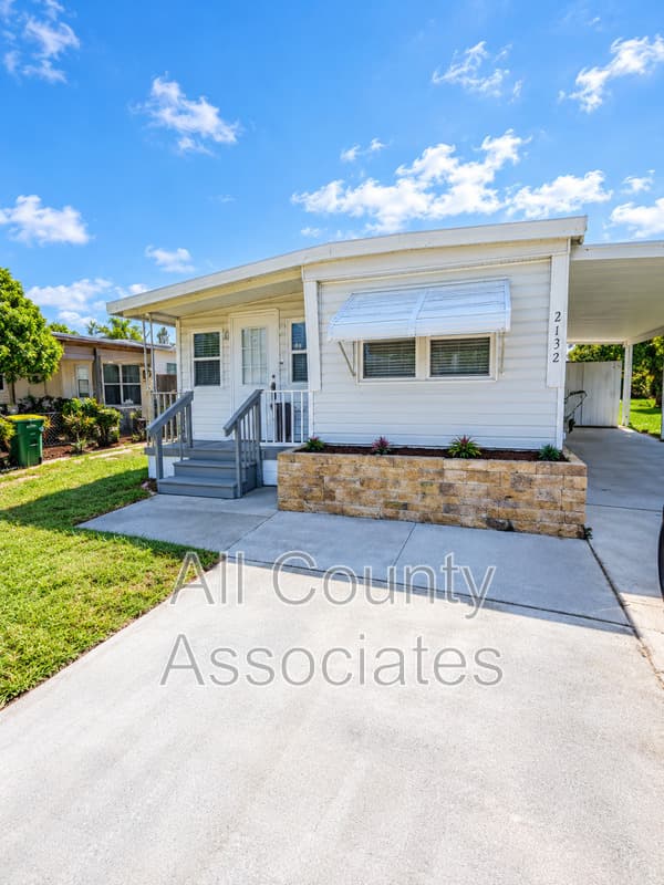 Holiday House: 2132 Kepner Dr