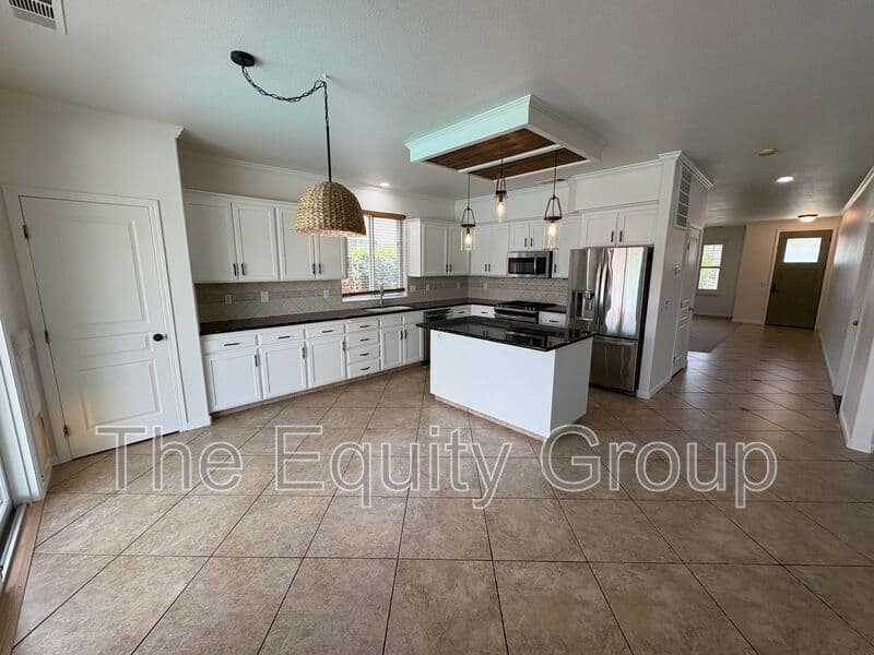 Visalia House: 5928 West Whitley Ave