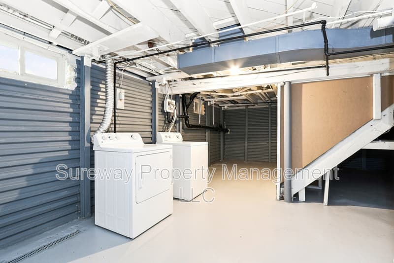 Mount Holly House: 213 Cardinal Lane