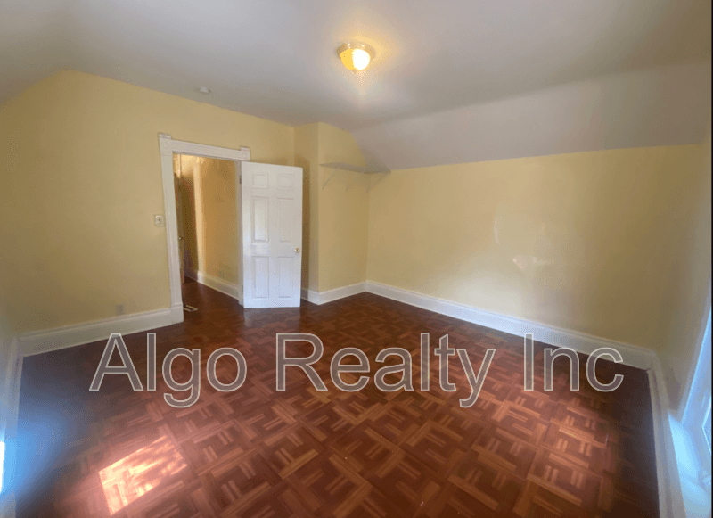 Minneapolis House: 2117 Illion Ave N