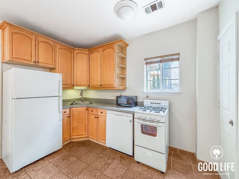 San Diego House: 4323 1/2 Cleveland Ave