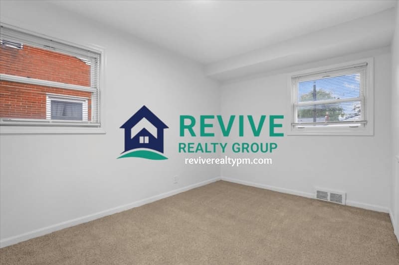 Roseville House: 28059 Floral Street