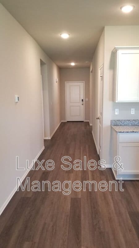 Bartlesville House: 3206 Roman Circle