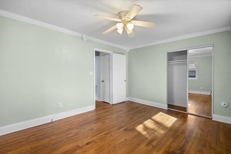 Chesapeake House: 1204 Fontana Avenue