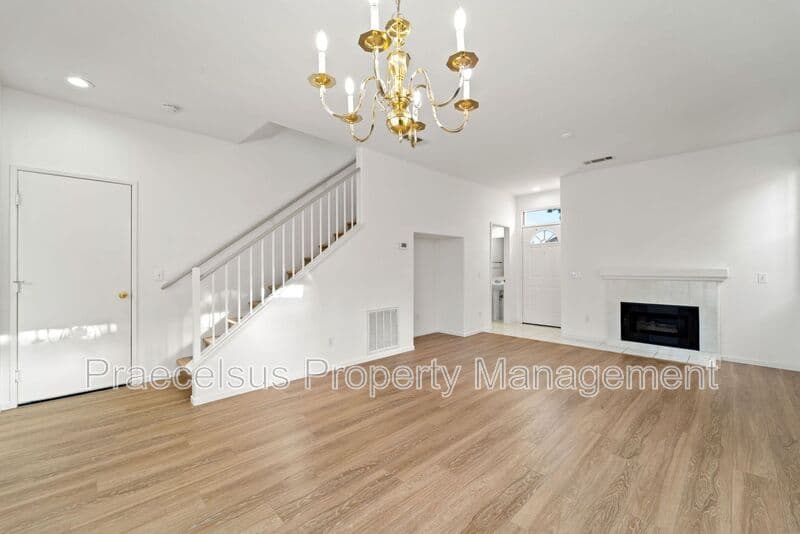 San Diego House: 8265 Gold Coast
