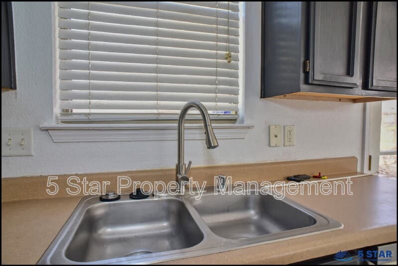 El Paso House: 7959 Morning Dawn Avenue !!