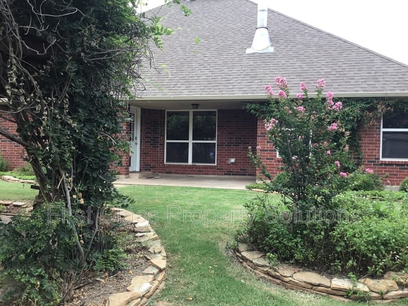 Moore House: 917 Renita Way