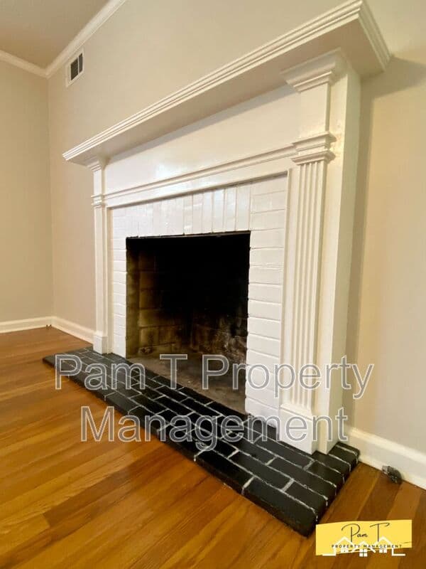 Savannah House: 304 Columbus Dr
