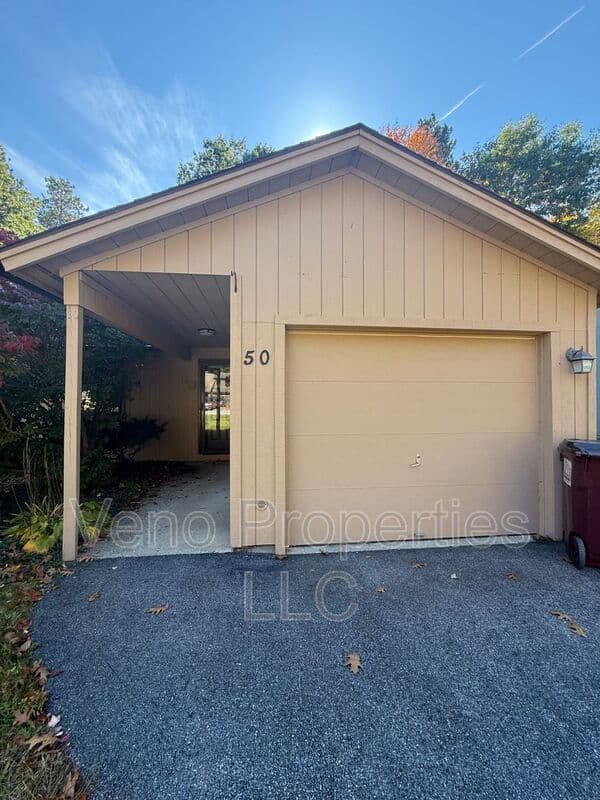 Ballston Spa House: 50 Wake Robin Road